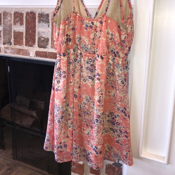 B Jewel floral mini sundress with lace - Picture 2 of 4